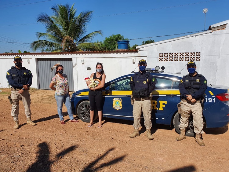 BRAVURA: Grávida entra em trabalho de parto na BR e é socorrida pela PRF