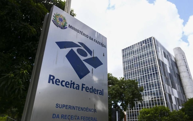 CONTRIBUINTES: Receita paga hoje restituições do 5º e último lote do Imposto de Renda