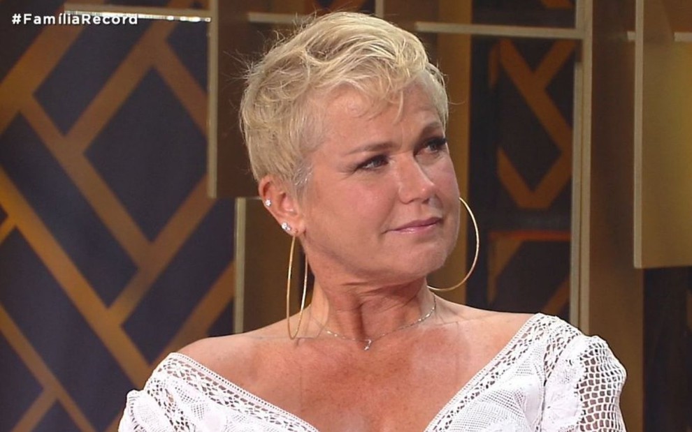 Após turnê pela Globo, Xuxa é excluída do amigo secreto da Record