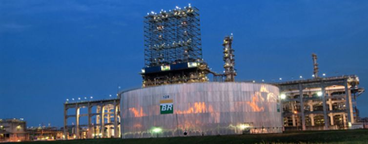 QUEDA: Petrobras reduz em 1,32% preço da gasolina nas refinarias