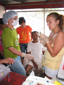 Ribeirinhos do Vale do Guaporé recebem assistência médica - Foto