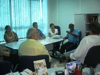 Promotoria do Consumidor, Ceron e moradores discutem acordo sobre pagamento de contas de energia 