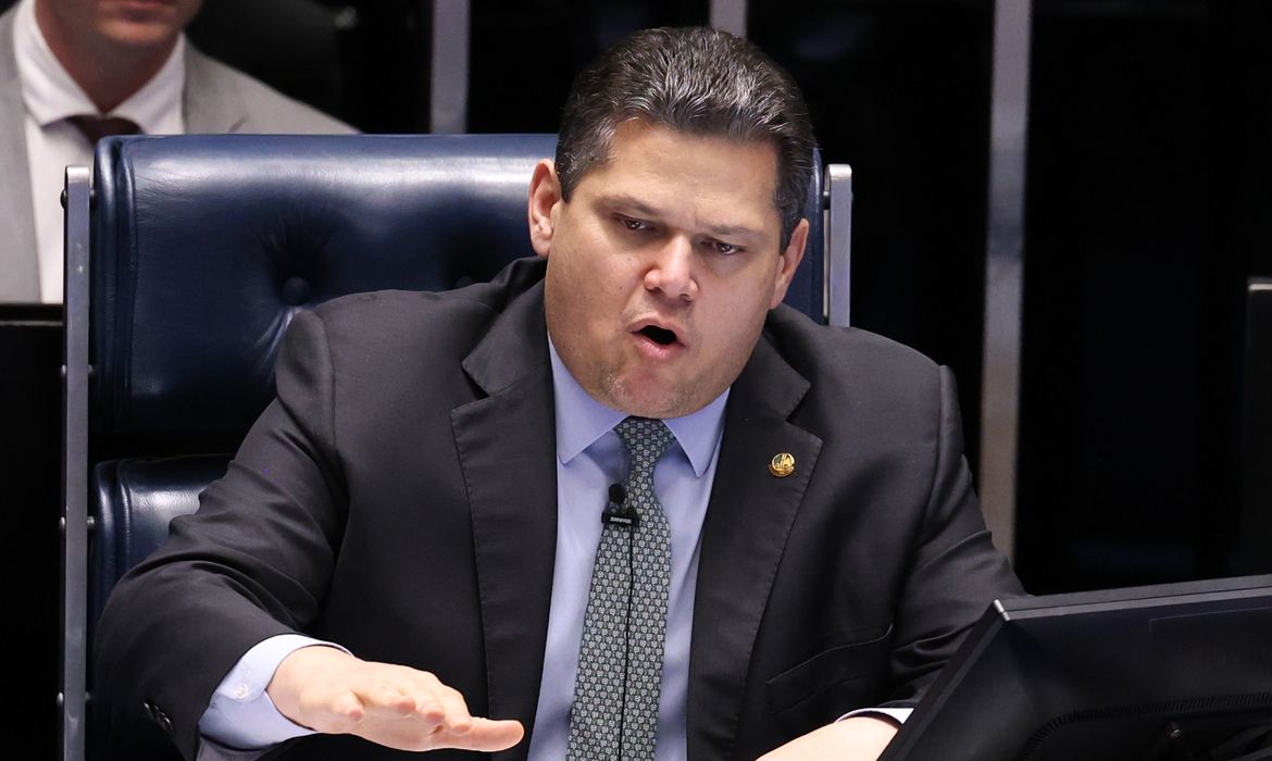 NESTA SEXTA (16): Alcolumbre vai promulgar fim da escala 6x1 