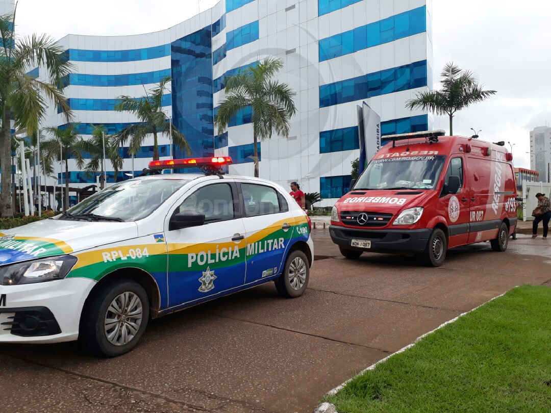 SUSTO: Servidores ficam presos em elevador no CPA; mulher é socorrida