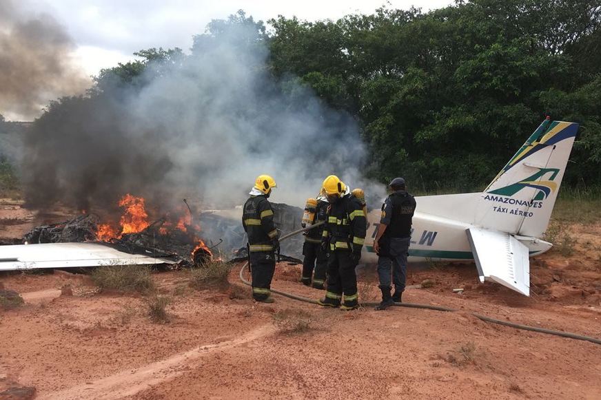 ACIDENTE: Avião de pequeno porte cai em área de mata próximo ao Aeroclube