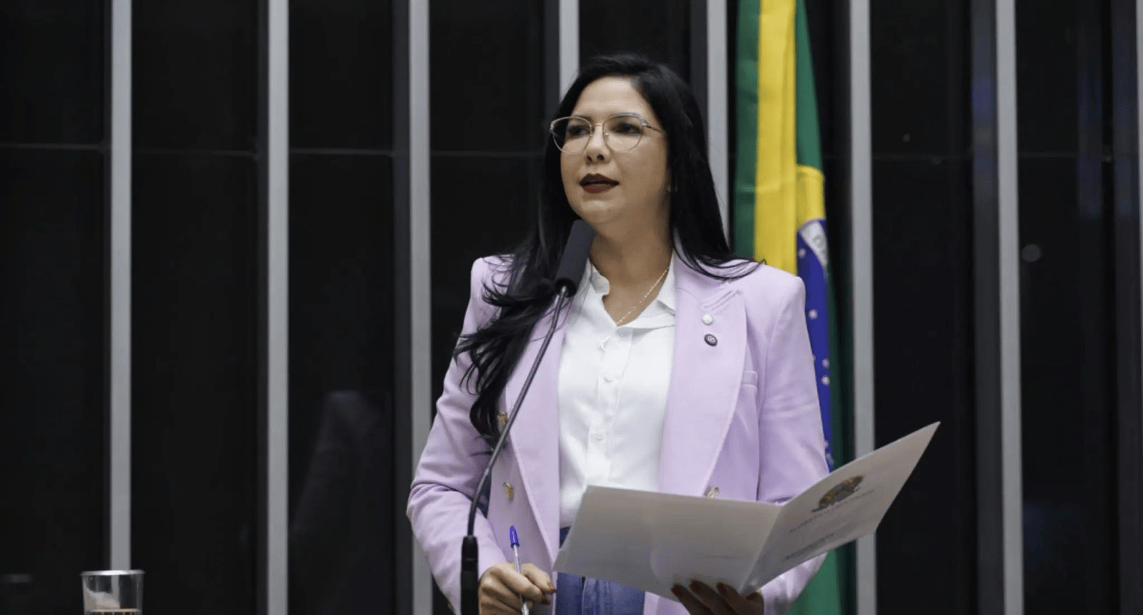 SIM À VIDA: Cristiane Lopes vota para proteger crianças desde a gestação