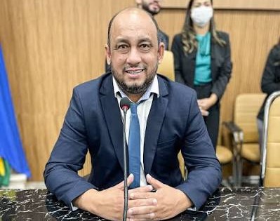 WANOEL MARTINS: Vereador acompanha limpeza urbana no bairro Triângulo e reforça compromisso