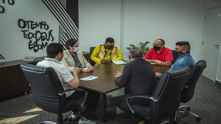 DEPUTADO: Jair Montes se reúne com Detran e representantes dos taxistas e mototaxistas