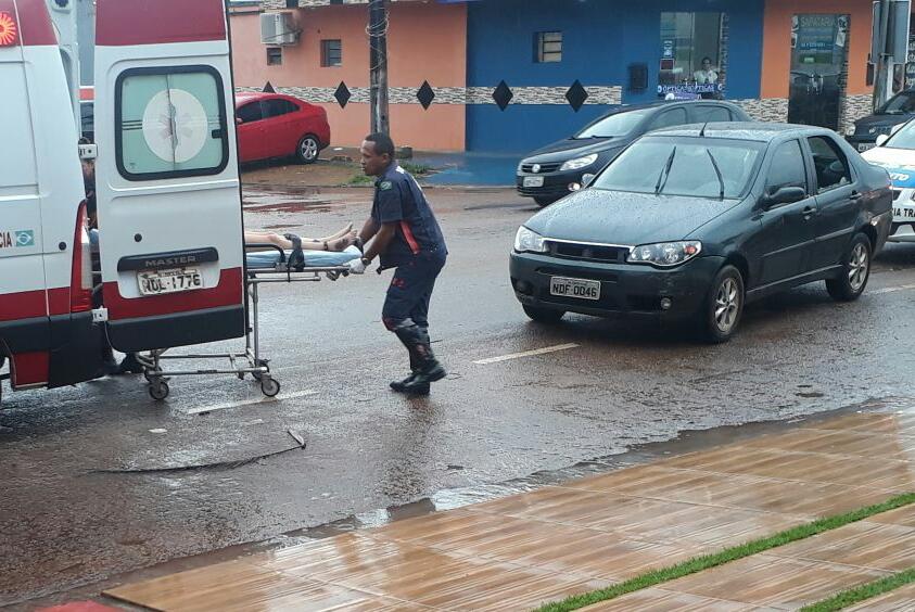 ENFORCADA: Mulher tenta se matar dentro de carro no trânsito