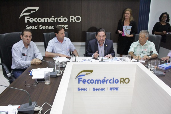 DESENVOLVIMENTO: Fecomércio recebe candidatos e entrega propostas para setor produtivo