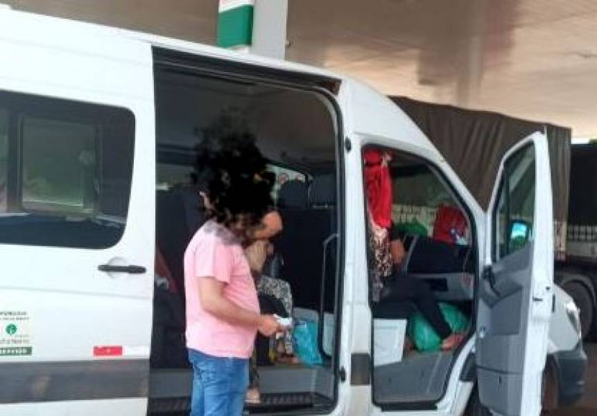 GASOLINA: Van de Cabixi com doentes de câncer fica ‘penhorada’ em posto de Cacoal