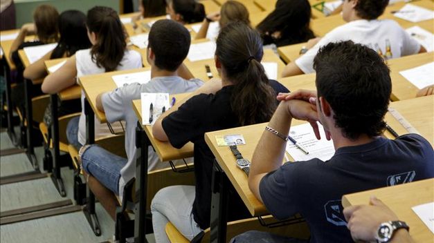 GASTOS: Bloqueio de verbas faz universidades cortarem bolsa, transporte e até bandejão