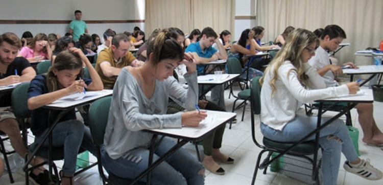 DECISÃO: Justiça de Rondônia suspende descontos a alunos de faculdade 