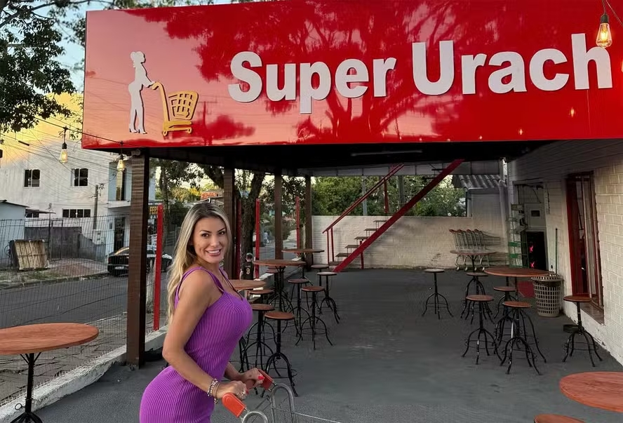 MICROEMPRESÁRIA: Andressa Urach abre supermercado 'Super Urach' no RS 