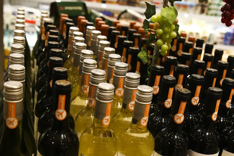 SEM GORÓ: Projeto quer proibir camarotes e álcool para autoridades em eventos com dinheiro público