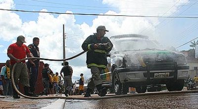 Acre - Viatura da PM pega fogo