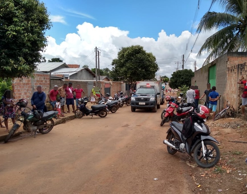 VIOLÊNCIA: Vítima é chamada no portão de casa e morta com tiros na cabeça