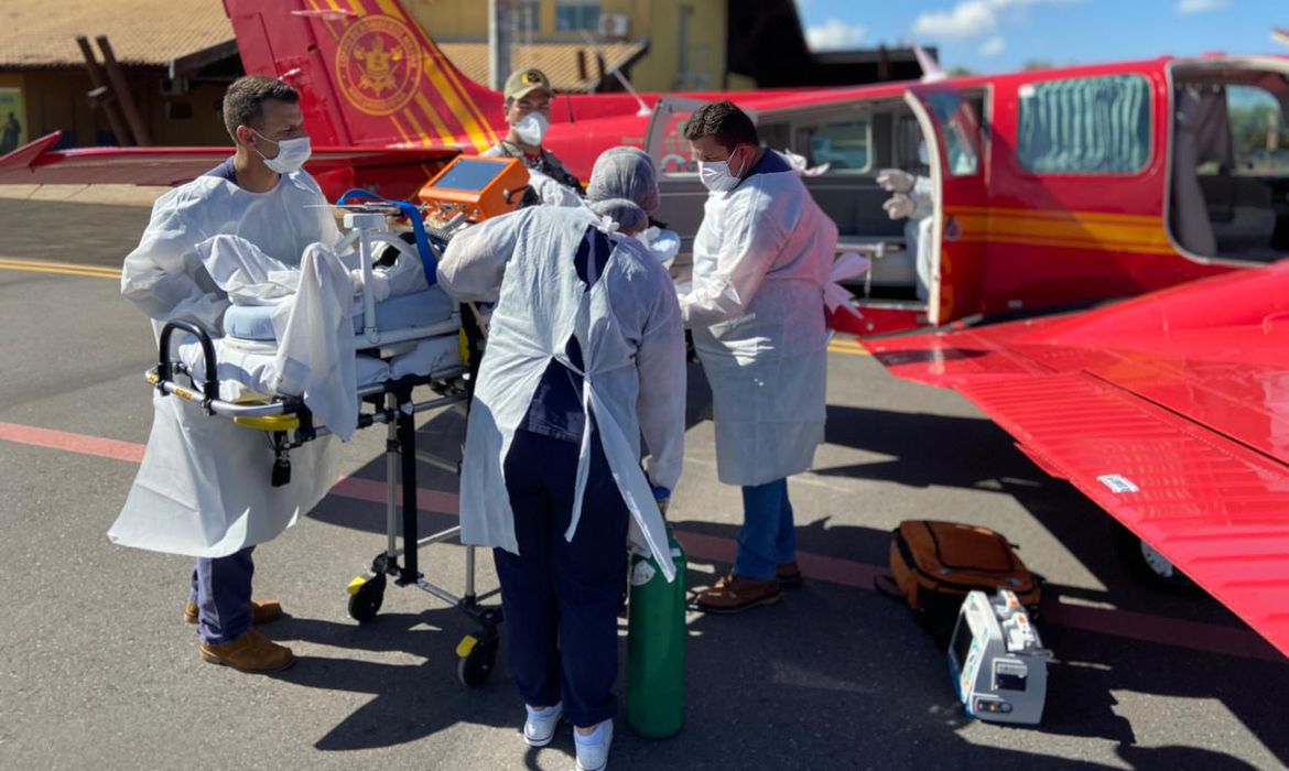 COVID-19: Rondônia recebe mais oito pacientes graves do Mato Grosso do Sul