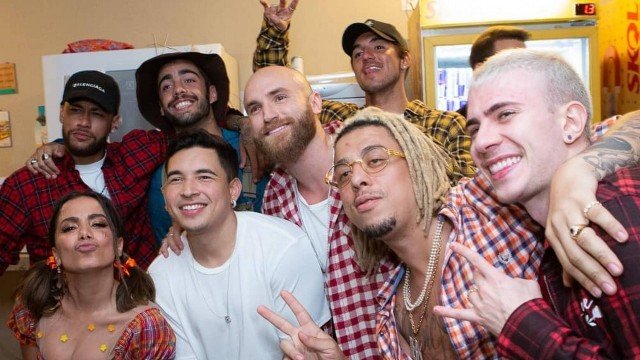 AMIGOS: Neymar e Medina curtem festa na mansão de Anitta com Pedro Scooby