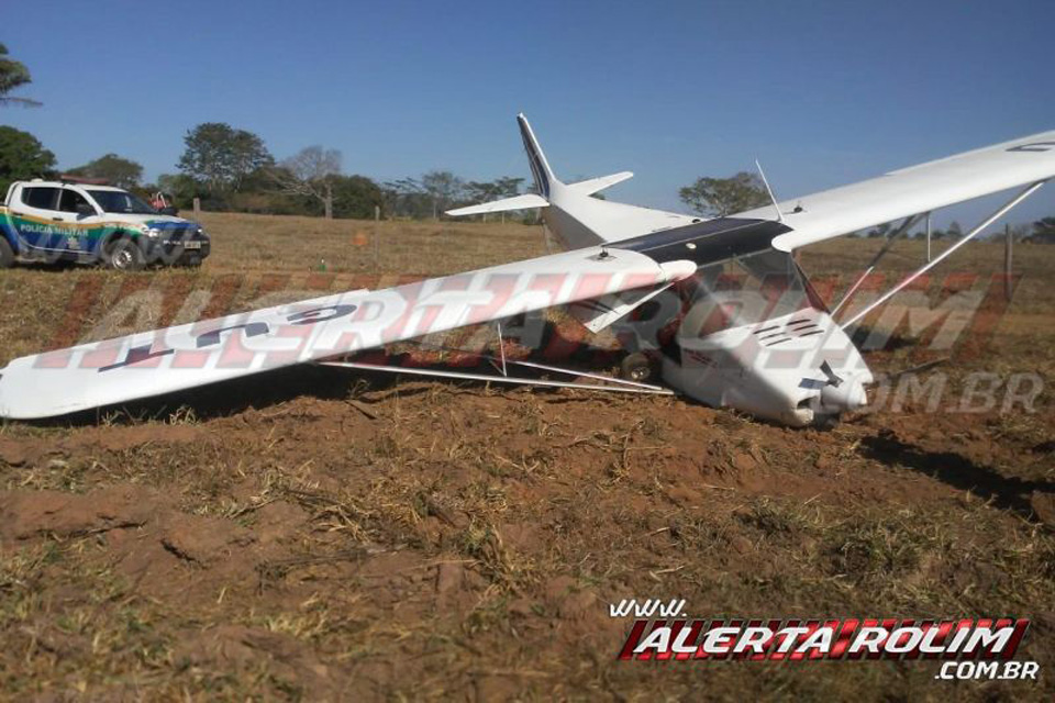 URGENTE - Piloto de avião monomotor faz pouso de emergência em fazenda