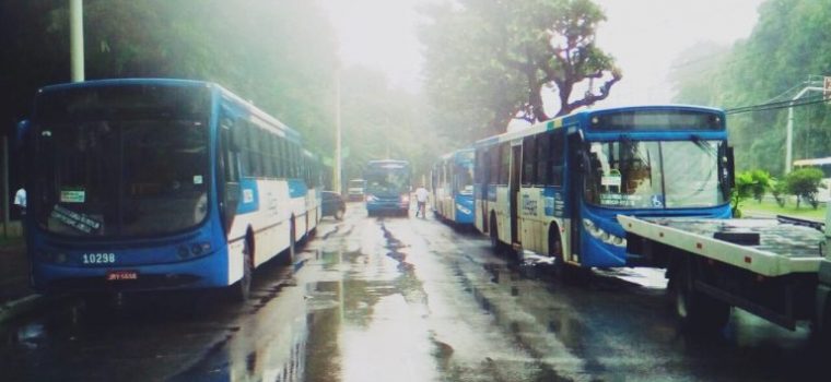 PARALISAÇÃO: Após sete dias de greve, mais de 60 ônibus são depredados em Manaus