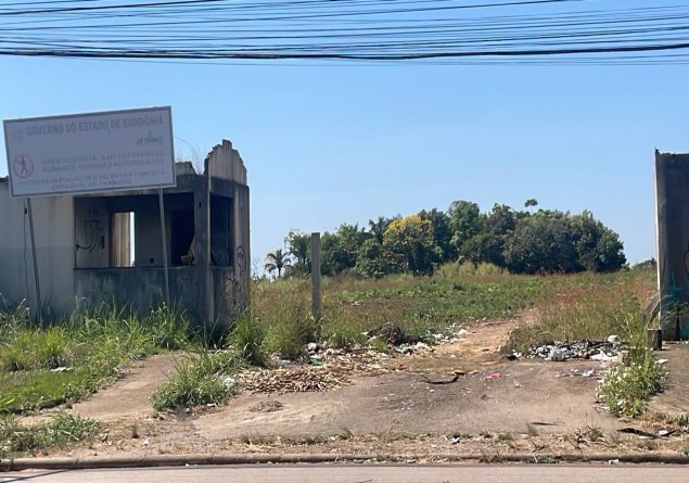INSEGURANÇA: Terreno do Detran vira ponto de encontro para usuário de drogas