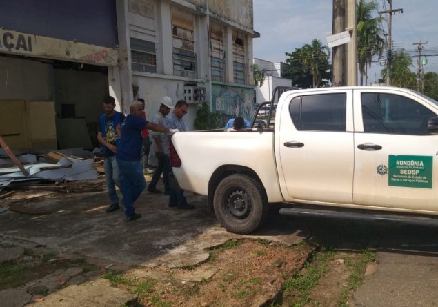 PRIMEIRO PASSO: Governo inicia fechamento de prédios abandonados no centro de Porto Velho