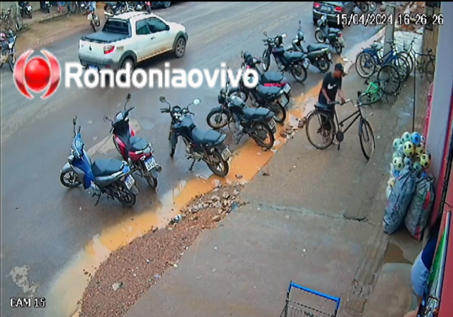 VÍDEO: Mulher é flagrada furtando bicicleta em frente de supermercado 