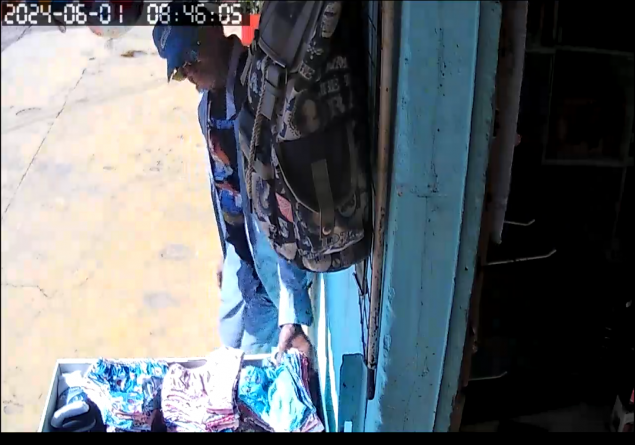 LADRÃO DE CALCINHA: Homem é flagrado por câmeras de segurança na zona Sul