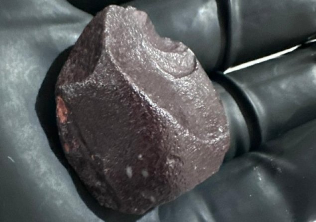 FRAGMENTO ESPACIAL: Casa é atingida por dois meteoritos em município de Rondônia