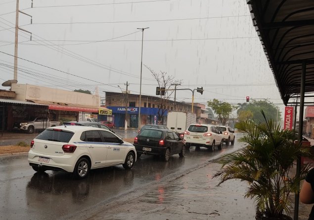 CAI CHUVA: Chuva aparece depois de três meses de seca intensa 