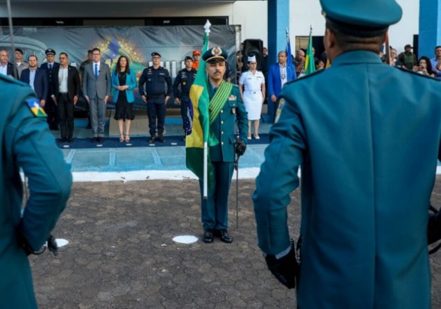 FORMAÇÃO DE OFICIAIS: Novos cadetes da PM de Rondônia recebem o Espadim  em ato solene 
