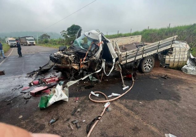 TRÁGICO: Motorista morre após carreta atingir picape em rodovia