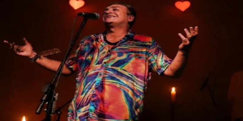 'MOMENTOS DE AMOR': Estreia do show promete noite de nostalgia e romantismo