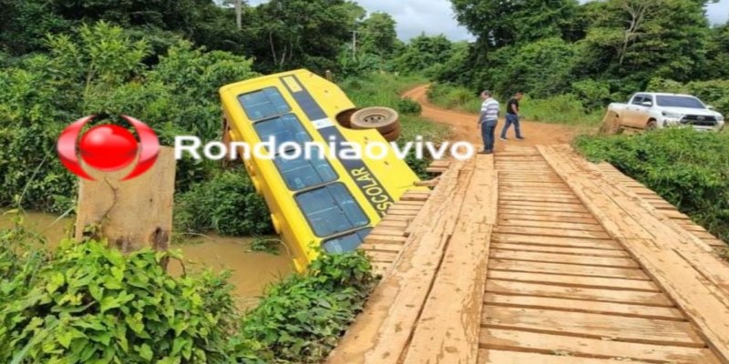 VÍDEO: Ônibus escolar cai em igarapé após motorista passar direto em ponte